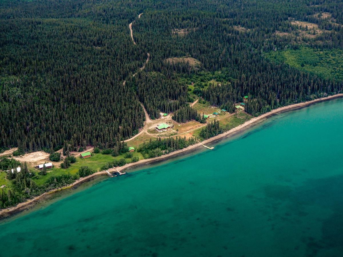 Southern Lakes Resort Tagish Экстерьер фото