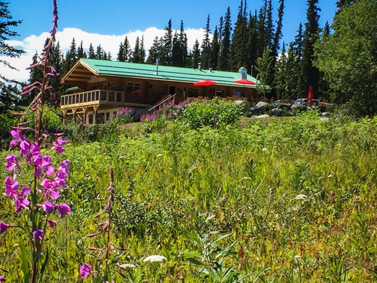 Southern Lakes Resort Tagish Экстерьер фото